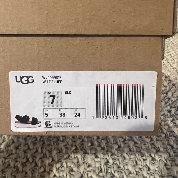 Ugg Le Fluff Sandals - Picture 6 of 7